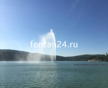 Плавающий фонтан "Маяк", h=35 м